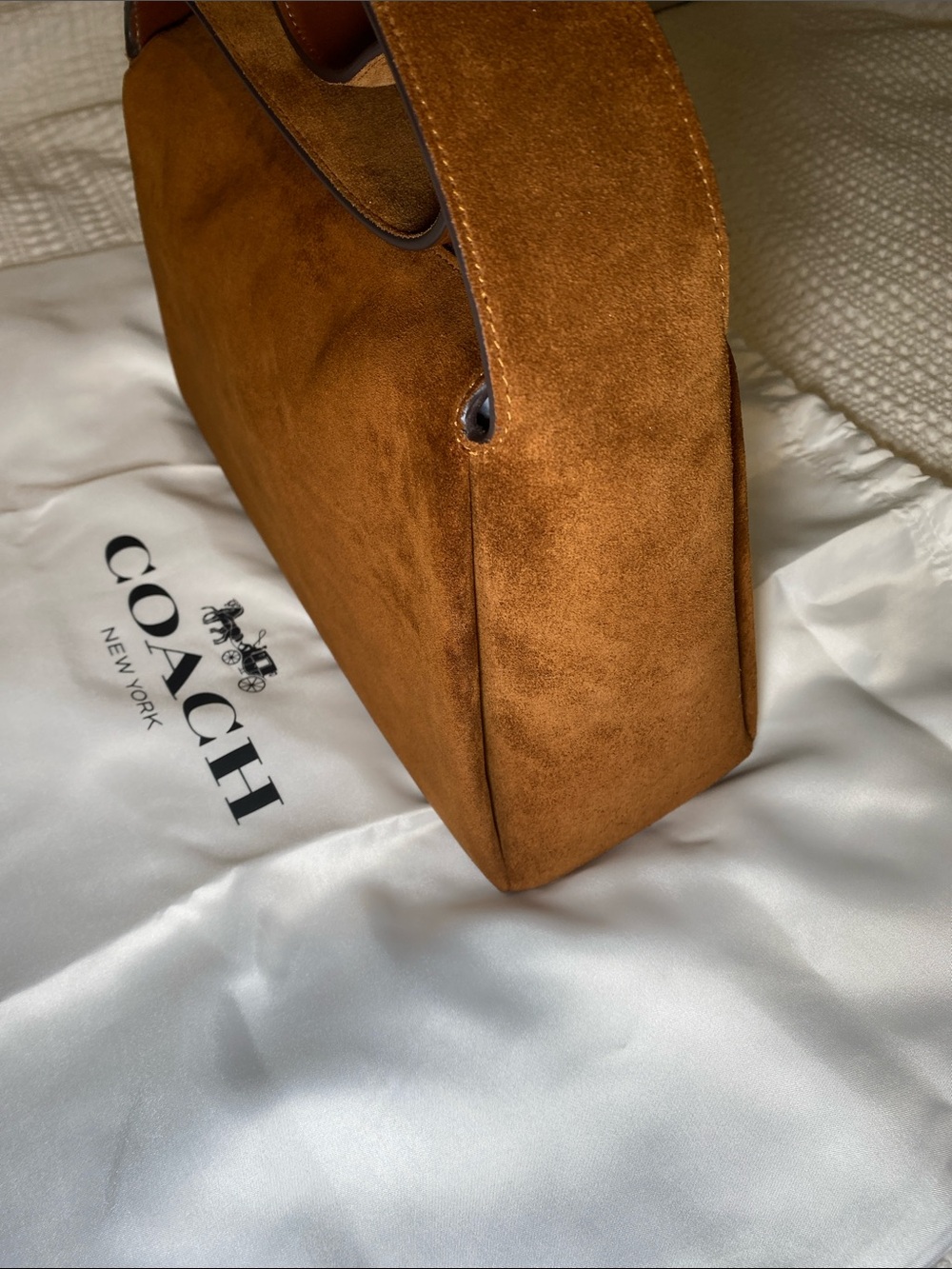 NWT Coach Suede Lola Shoulder Bag in Warm Brown Suede🐻 - Picture 3 of 14